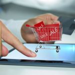 Hűtőknél tízből hat webshop bukott el tavaly, most a telefonokat és tévéket ellenőrzik